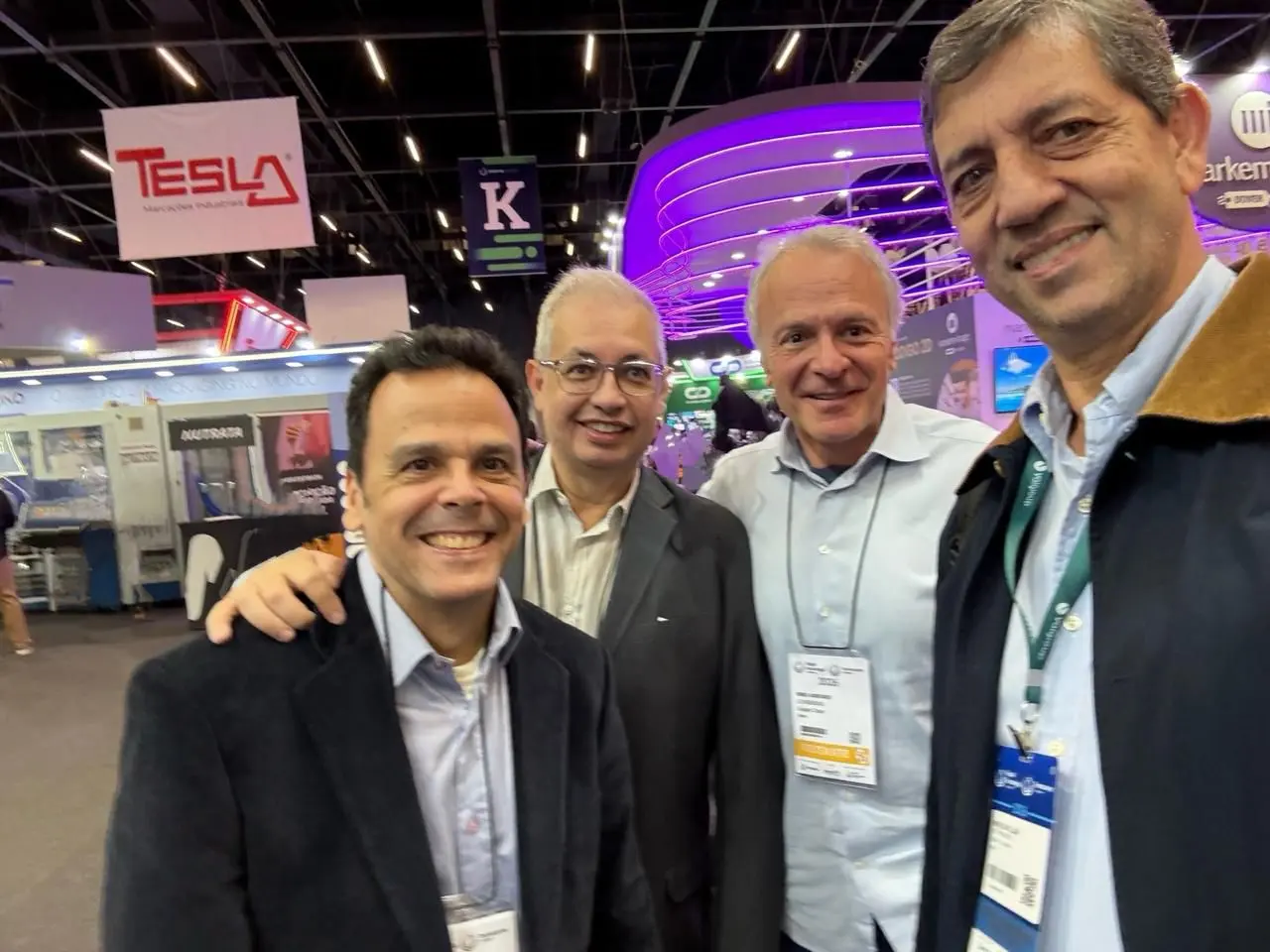 Representantes da Kolabore no estande da FISPAL Tecnologia 2026
