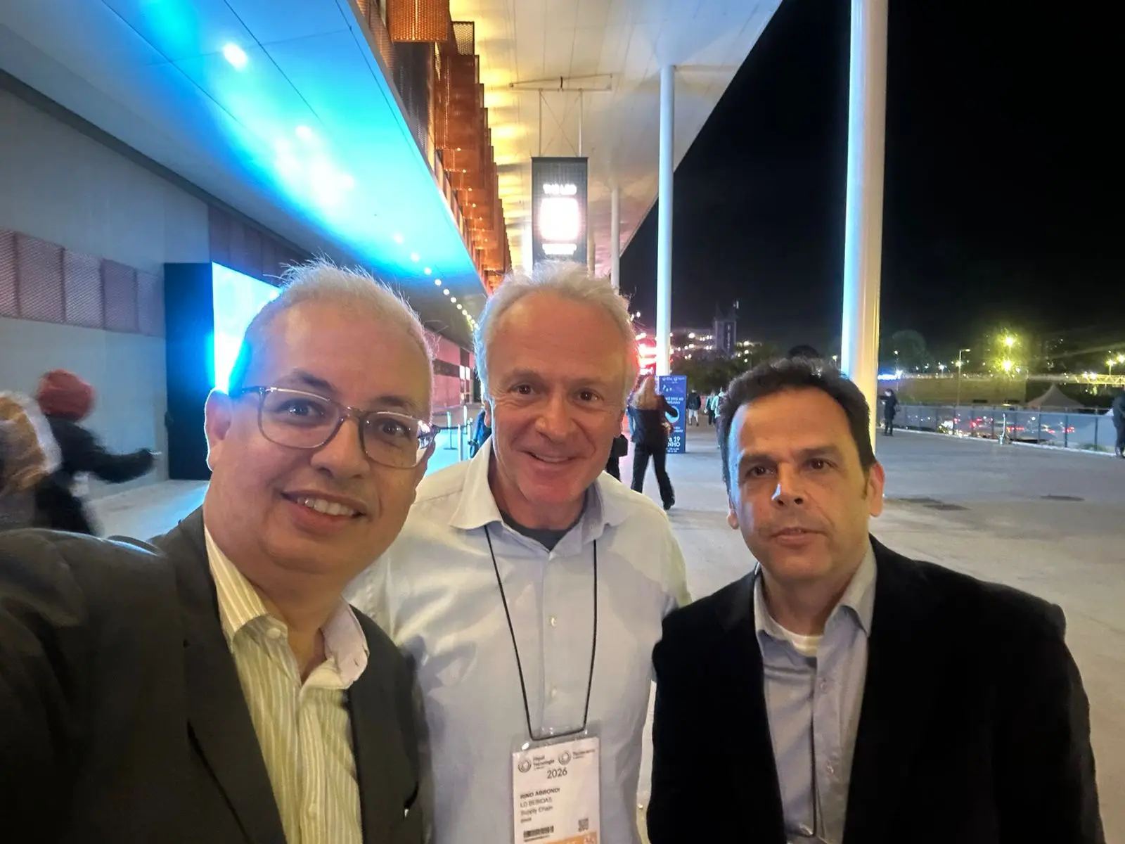 Representantes da Kolabore na entrada da FISPAL Tecnologia 2026